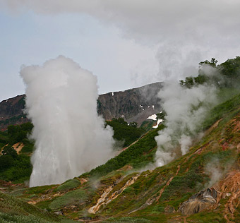 velikan geyser erupton