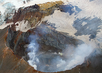 mutnovsky volcano activity