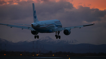 Tu 204 landing