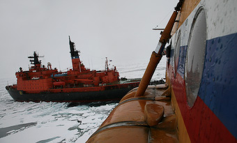 Mi-8 and icebreaker